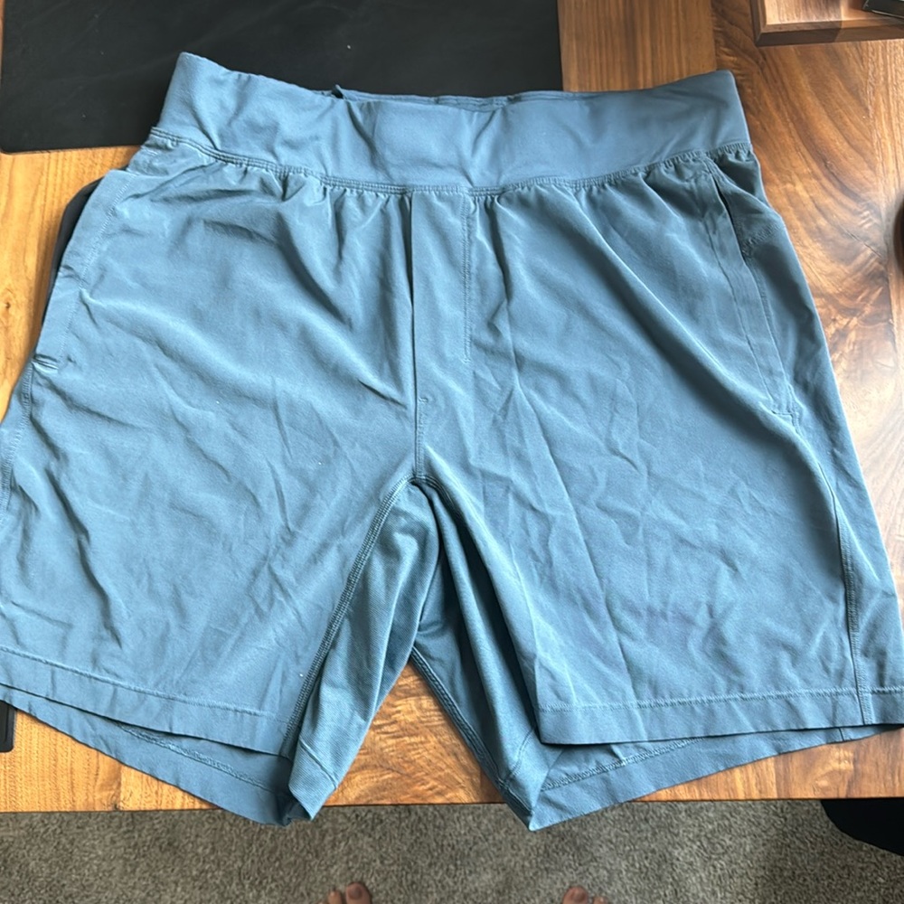 Men’s Lululemon Size Large Athletic Shorts Size Large